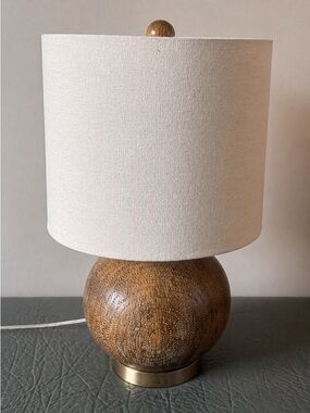 Modern Textured Table Lamp – Neutral Shade & Wood Base